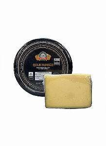 Queijo Parmesão Hornas Naturalia Uruguaio – A Granel (Venda por kg)