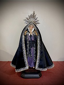 Nossa Senhora das Dores com manto e resplendor
