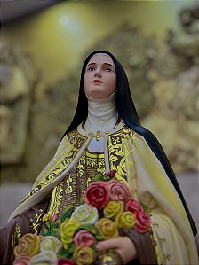Santa Terezinha chuva de rosas