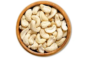 Castanha de caju crua inteira