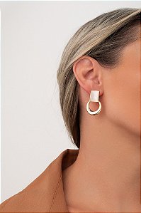 BRINCO OLHO GATO QUADRADO BANHADO A OURO 18K