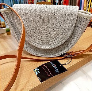 Bolsa palha meia lua cinza ✨️