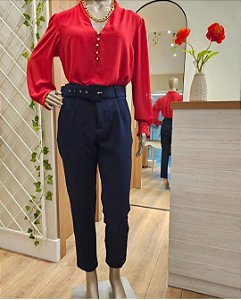 Calça alfaiataria azul marinho com cinto