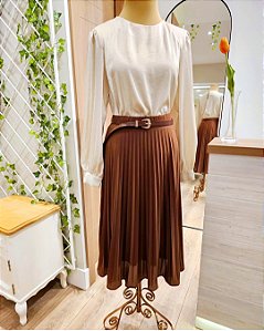 Saia midi plissada marrom caramelo ♡