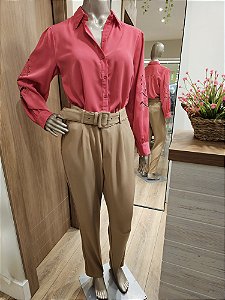 Calça alfaiataria nude com cinto
