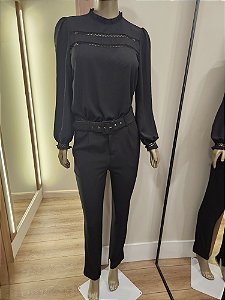 Calça alfaiataria cor preto com cinto