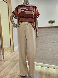 Calça alfaiataria modelo reto cor areia