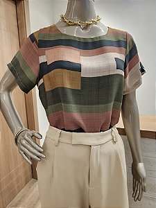 Blusa manga curta estampada em verde