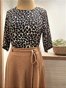 Blusa manga curta em crepe de seda