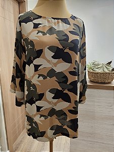 Blusa manga 3/4 estampada folhas