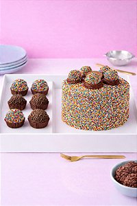 Festa na Caixa - Bolo Dragê 500g, 3 brigadeiros tradicionais e 3 brigadeiros dragê