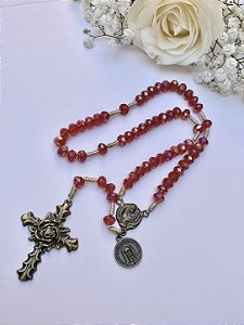 Terço de Santa Teresinha em Cristal Vermelho com Medalha Sagrada Face