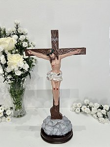 Cruz de mesa em resina nacional 25 cm