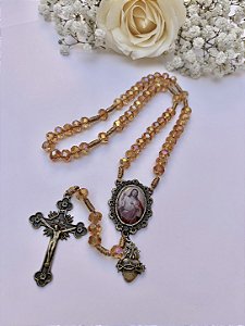 Terço Cristal Sagrado Coração de Jesus Âmbar com Pingente