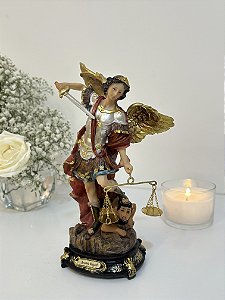 São Miguel 20 cm em Resina Importada