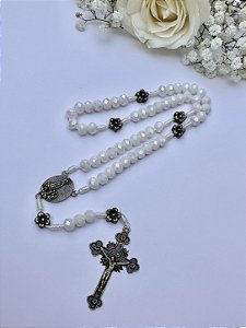Terço Nossa Senhora de Fátima Cristal branco com flor