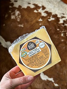 QUEIJO ARTESANAL  LEITE CRU HUNDERT TAGE DORF - CUNHA 100 DIAS DE MATURAÇÃO