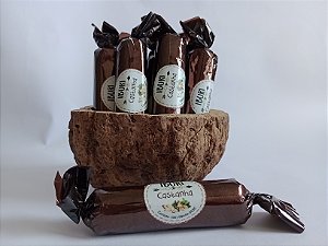 Bala artesanal de chocolate com castanha da Amazônia