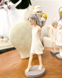 Escultura decorativa menina c/ balões