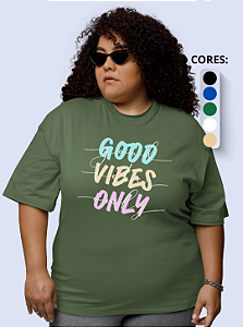 T-shirt Plus Size Feminina "Good vibes only"