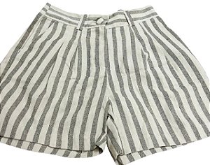 Bermuda listrada off e cinza linho