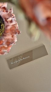 faz o que te faz florescer| acrílico chocolate | Lâminas de Poesia