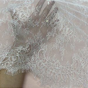 Renda Chantilly 40139 Branca - valor referente peça de 3 metros