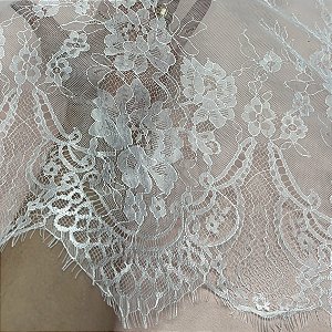 Renda Chantilly 40002 Branca - valor referente peça de 3 metros