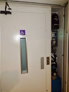 PLATAFORMA HIDRÁULICA MEIA CABINE