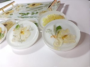 BANDEJA COM 6 PORTA COPOS FLORES