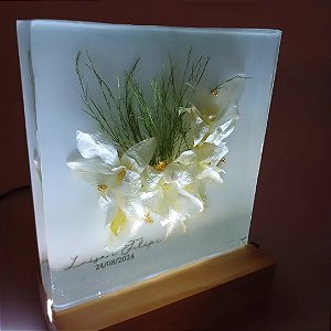 FLORES NA RESINA COM LED
