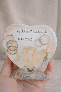 ROSA E ALIANÇAS ETERNIZADAS 10CM