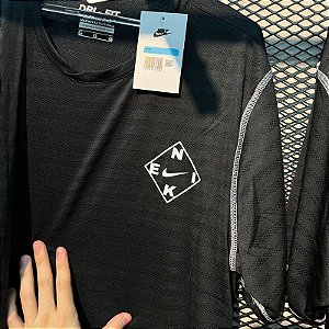 CAMISETA ESPORTIVA DRI-FIT TRANSPIRÁVEL NIKE