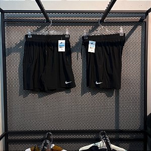 BERMUDA ESPORTIVA TÉRMICA DRI-FIT NIKE UV
