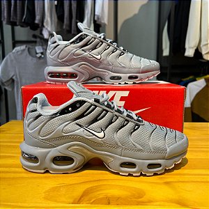 TÊNIS NIKE AIR MAX PLUS TN "WOLF GREY"