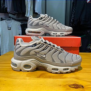 TÊNIS NIKE AIR MAX PLUS TN "SILVER"
