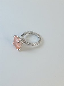 ANEL SOLITÁRIO QUADRADO QUARTZO ROSA TODO CRAVEJADO EM ZIRCONIAS