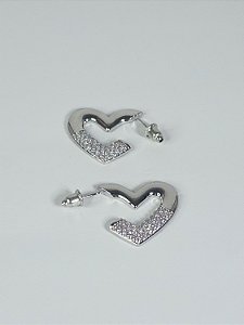 BRINCO ARGOLA CORAÇÃO CRAVEJADA EM ZIRCONIAS
