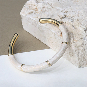 BRACELETE COM ESMALTAÇÃO