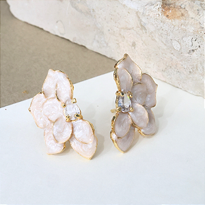 BRINCO MEIA FLOR C/ ZIRCÔNIA