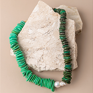Colar Howlita verde  com Perola Barroca