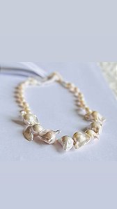 Colar com pérolas naturais