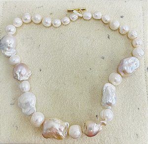 Colar com pérolas naturais