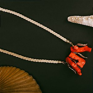 Colar com Coral natural sofisticado