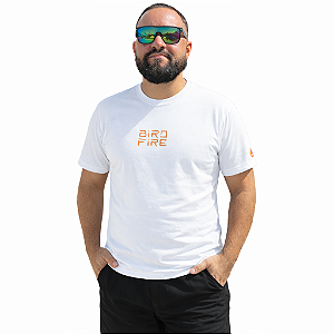 Camiseta Masculina Bordada Bird Fire – Premium em Algodão, Logo no Peito e Fênix no Braço