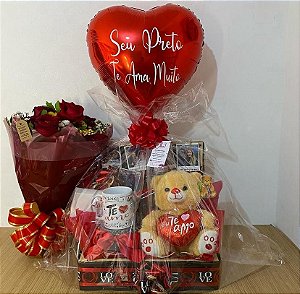 Café da manhã apaixonado com flores