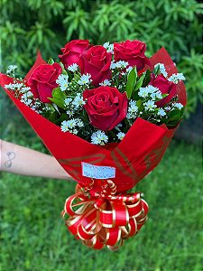 Buquê com seis rosas