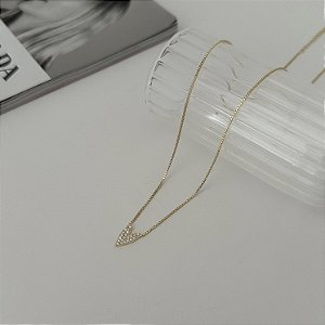 Colar pingente coração orgânico em zircônias