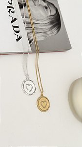 Colar medalha com coração em zircônia