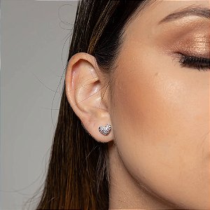 Brinco coração cravejado zirconia banho rodio branco